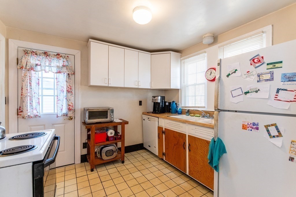 6 Clifton Road Natick, MA 01760 - Photo 7 of 38 Gallery Image 7