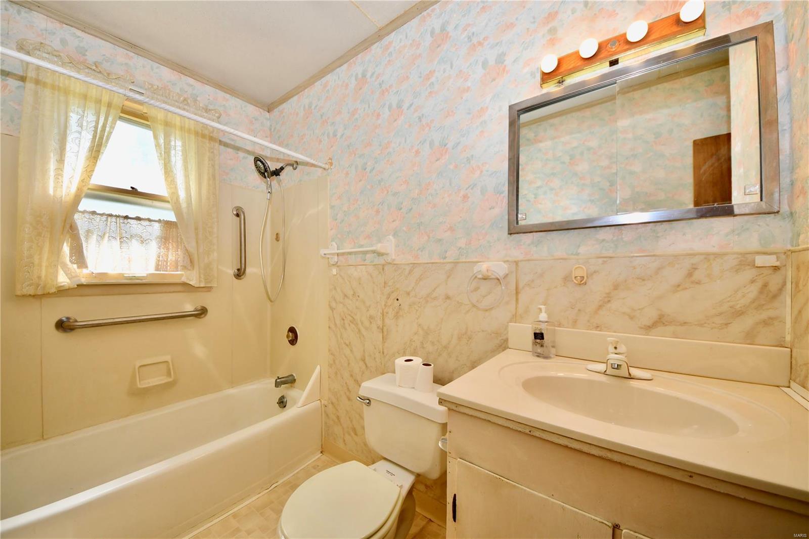 1026 Schwarz Road Edwardsville, IL 62025 - Photo 17 of 34 Gallery Image 17