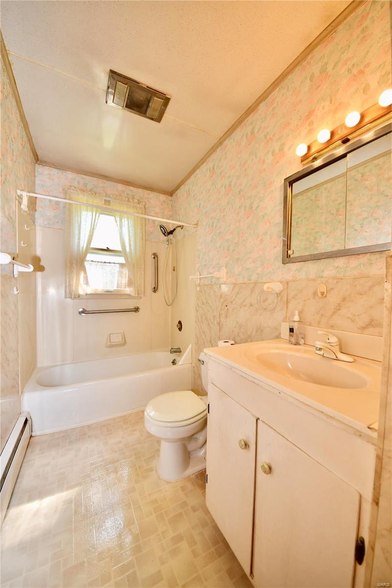 1026 Schwarz Road Edwardsville, IL 62025 - Photo 18 of 34 Gallery Image 18