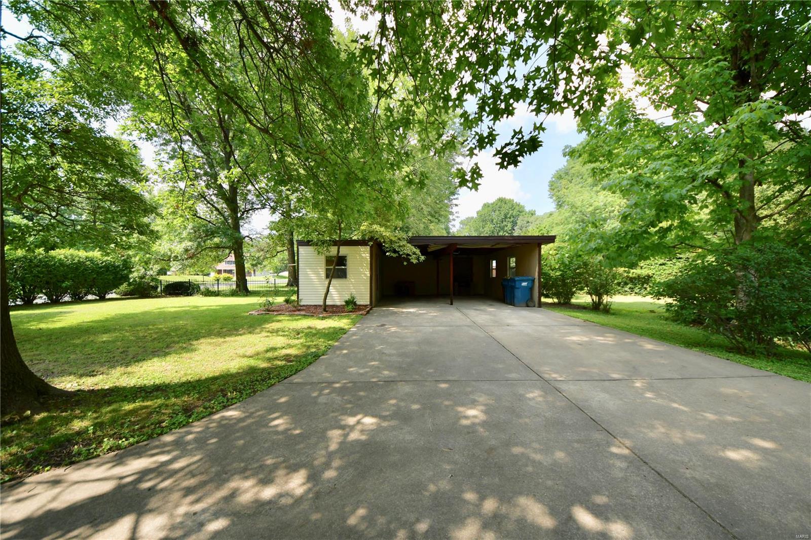 1026 Schwarz Road Edwardsville, IL 62025 - Photo 4 of 34 Gallery Image 4