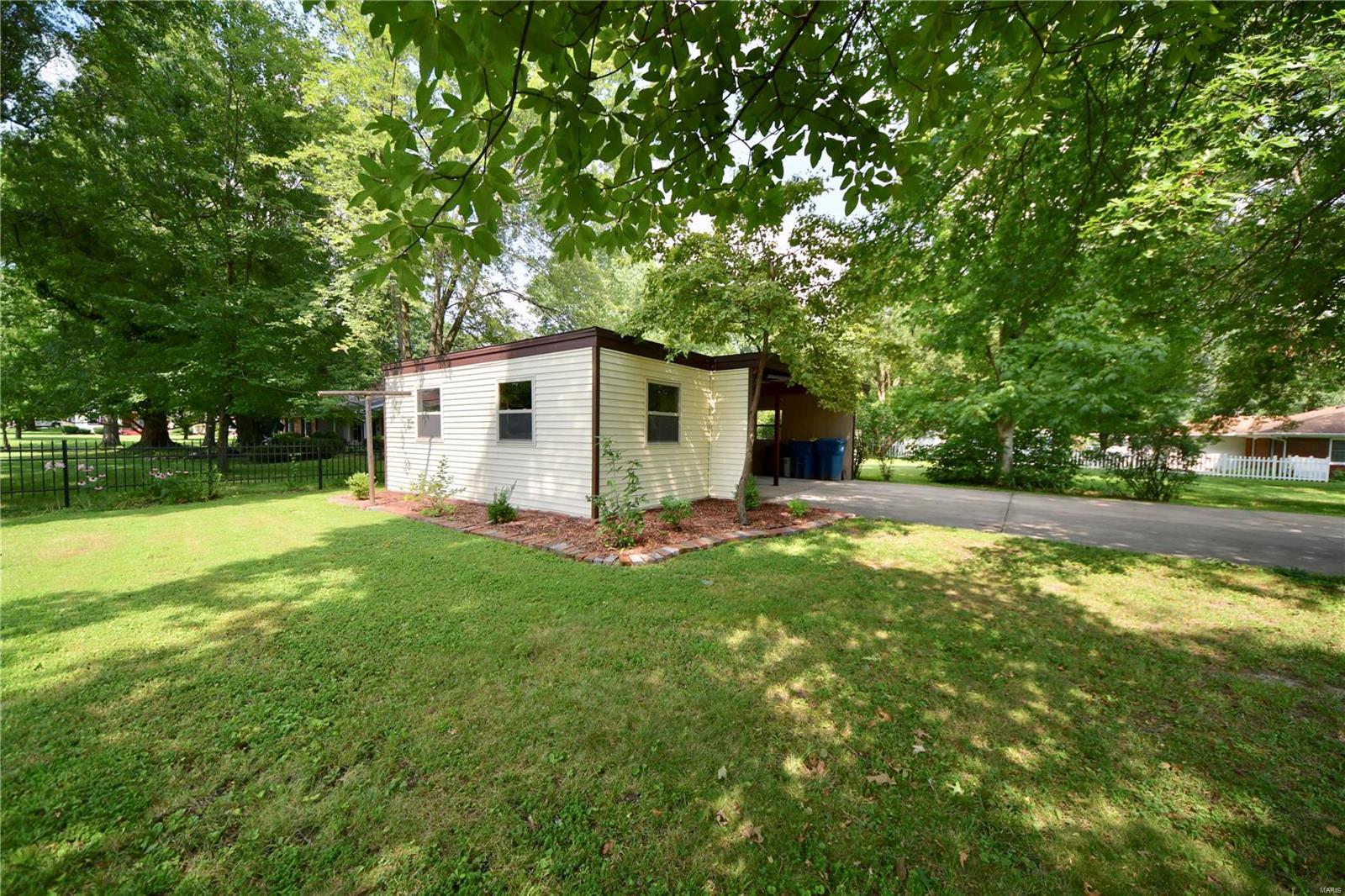 1026 Schwarz Road Edwardsville, IL 62025 - Photo 31 of 34 Gallery Image 31