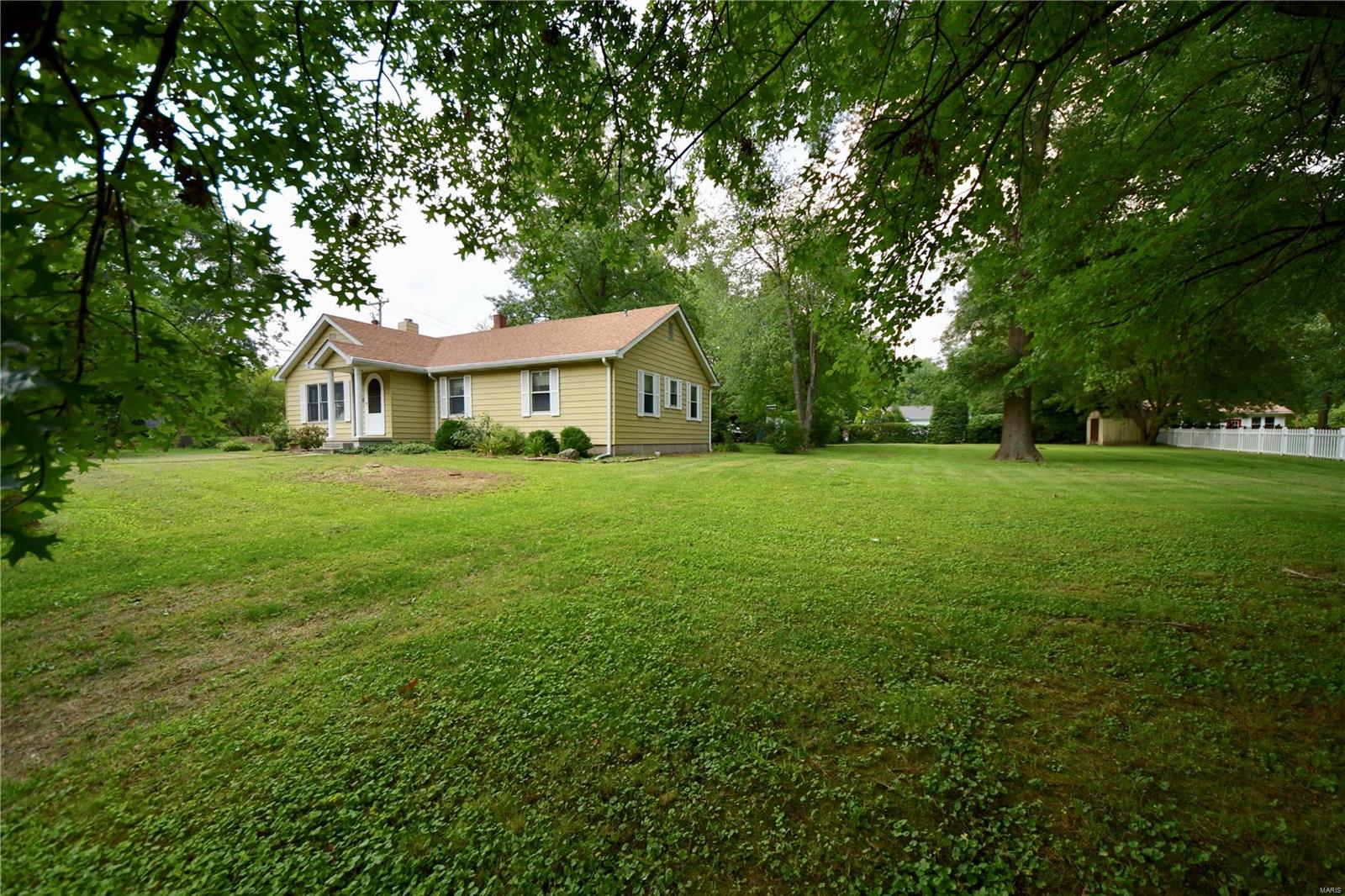 1026 Schwarz Road Edwardsville, IL 62025 - Photo 5 of 34 Gallery Image 5