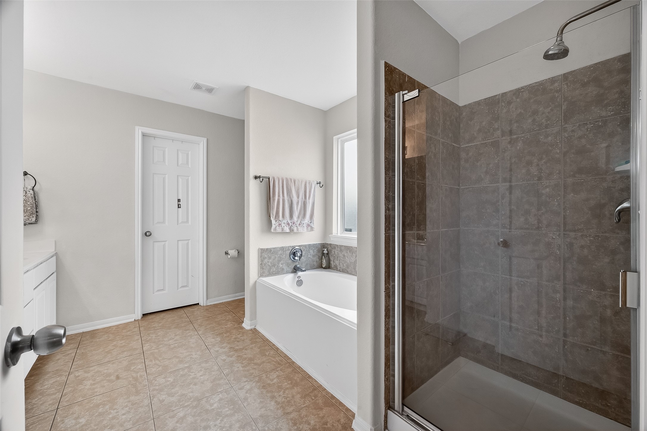 3131 Upland Spring Trace Katy, TX 77493 - Photo 22 of 48 a bathroom with a bathtub and a shower