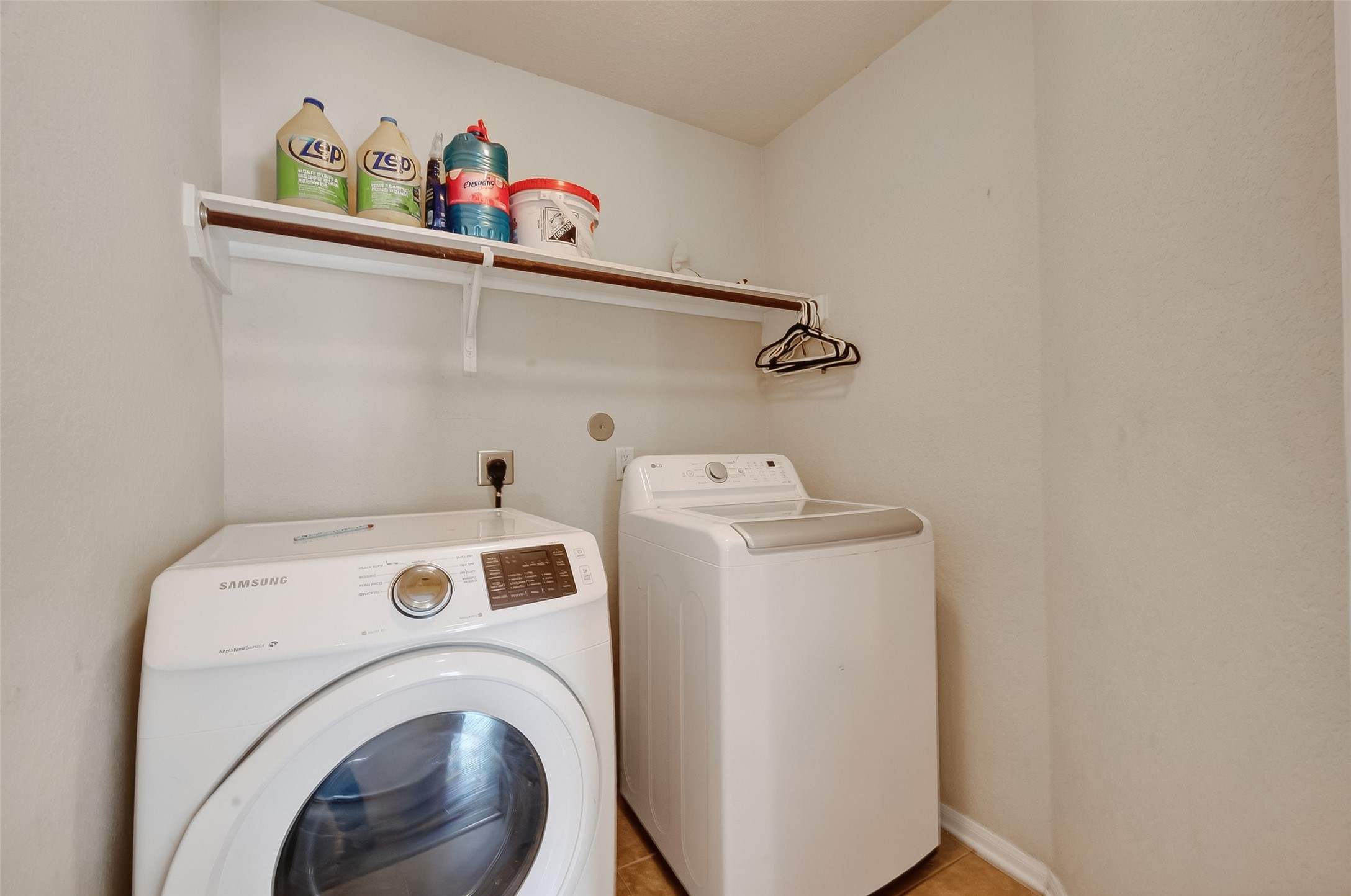 3131 Upland Spring Trace Katy, TX 77493 - Photo 35 of 48 a utility room with dryer and washer