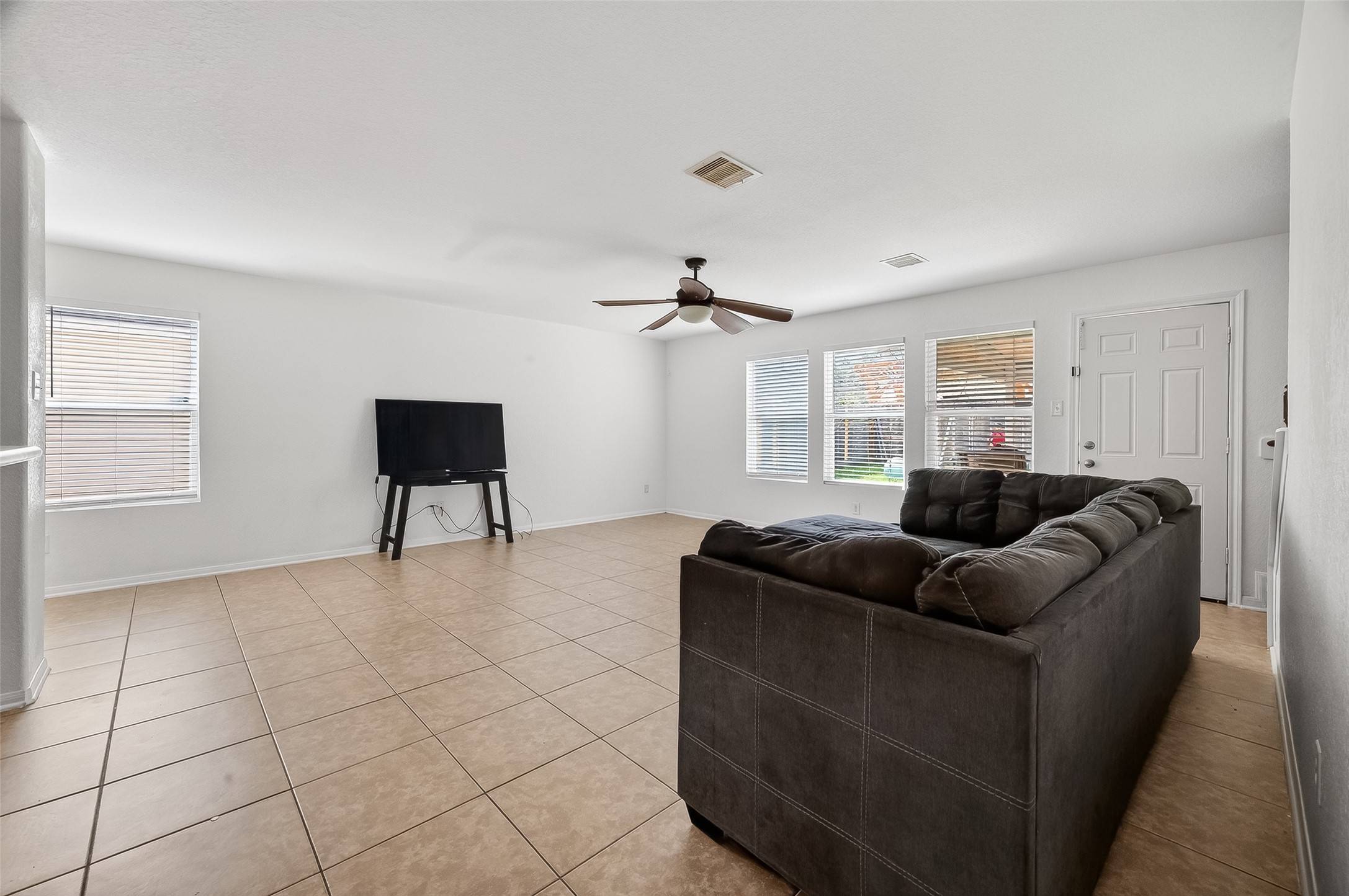 3131 Upland Spring Trace Katy, TX 77493 - Photo 6 of 48 a living room with furniture and a lamp