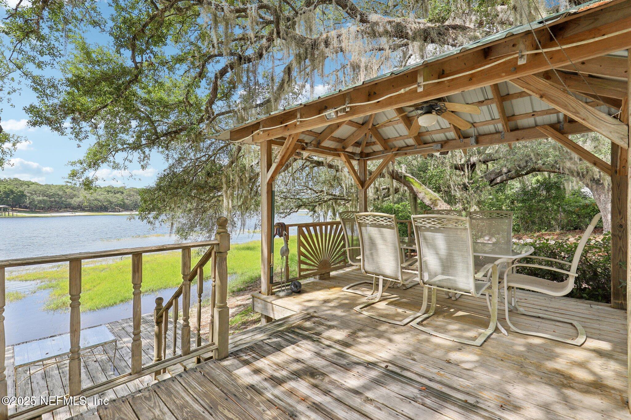 6470 Brooklyn Bay Road Keystone Heights, FL 32656 - Photo 38 of 56 a view of a chairs and table in the balcony