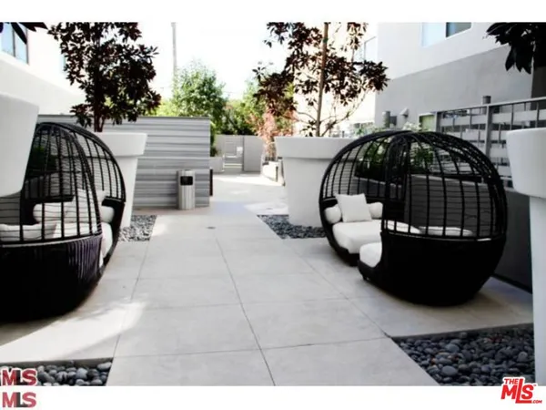 $3,950 | 1700 Sawtelle Boulevard, Unit PH16, Los Angeles, CA 90025