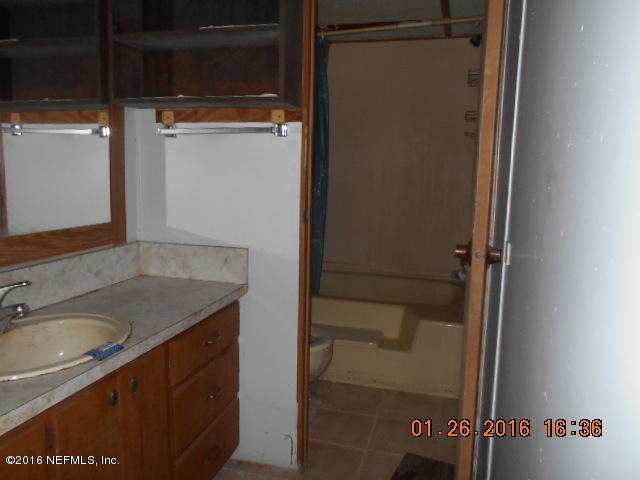 7096 Pitts Road Jacksonville, FL 32219 - Photo 9 of 12 Bathroom 2