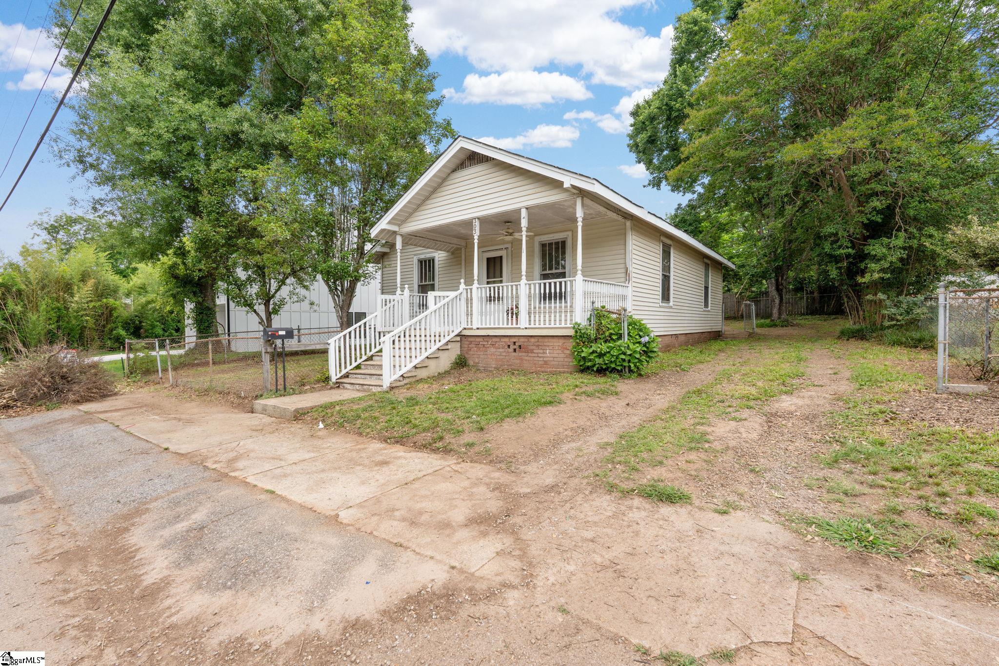 303 Front Street Easley, SC 29640 - Photo 3 of 28