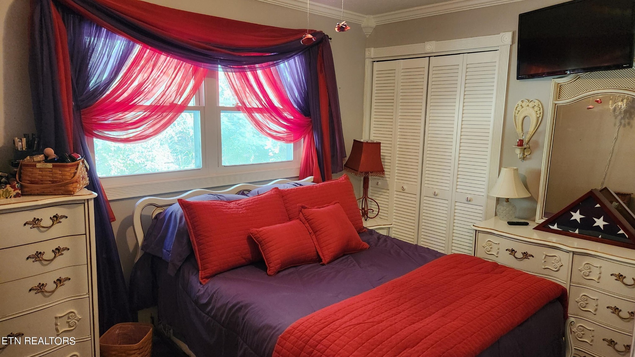 14915 Steekee Road Loudon, TN 37774 - Photo 33 of 37 a bedroom with a bed and a window