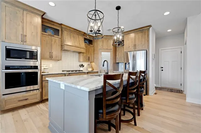 $749,900 | 1433 Woodland Road, Greenwood, MO 64034