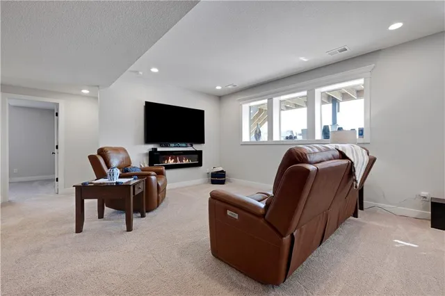 $749,900 | 1433 Woodland Road, Greenwood, MO 64034