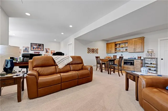 $749,900 | 1433 Woodland Road, Greenwood, MO 64034