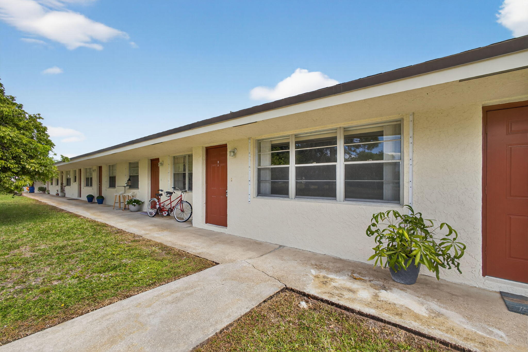 8585 Southeast Church Street, Unit 2 Hobe Sound, FL 33455 - Photo 5 of 28 5-web-or-mls-5D1A0656