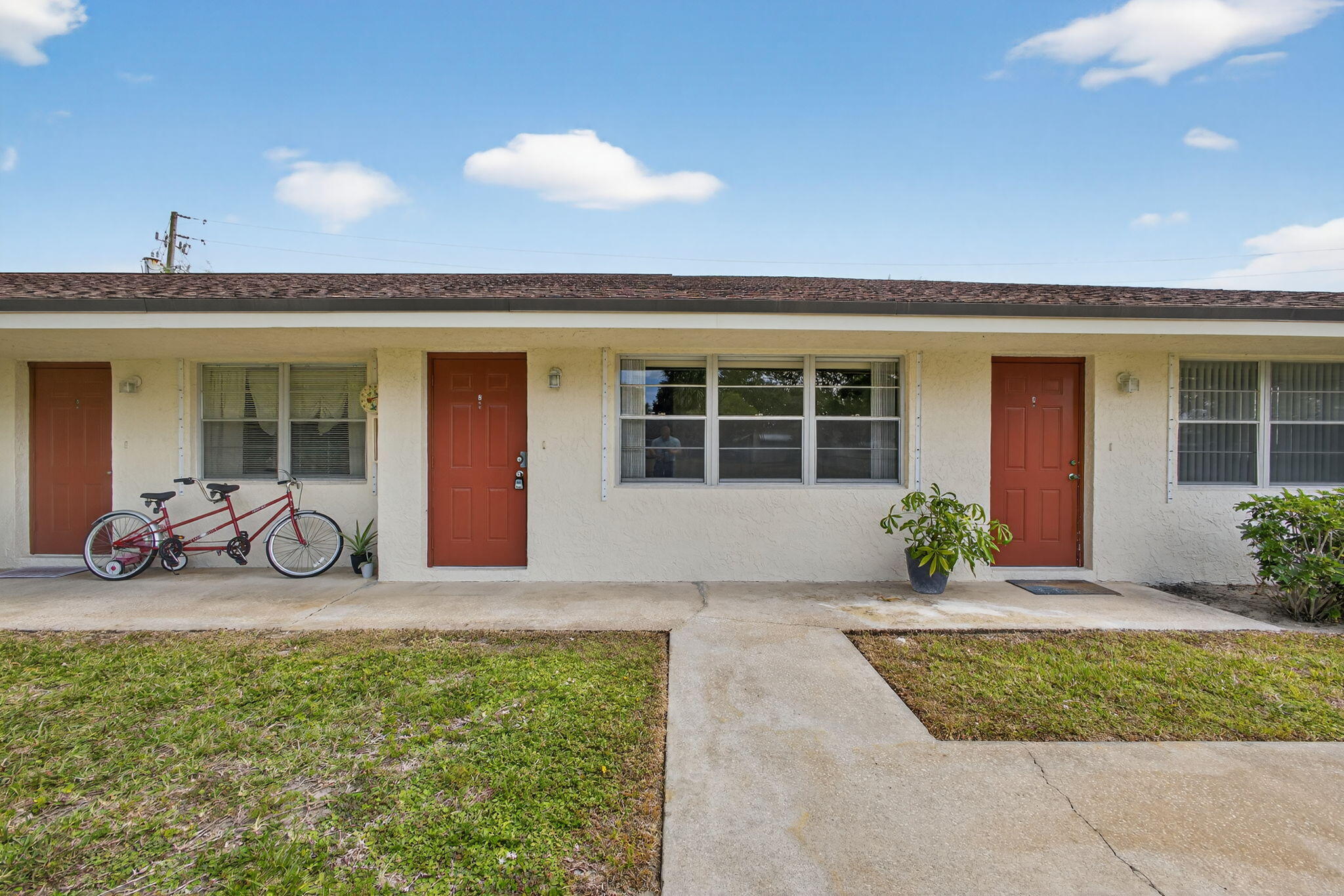 8585 Southeast Church Street, Unit 2 Hobe Sound, FL 33455 - Photo 6 of 28 6-web-or-mls-5D1A0661
