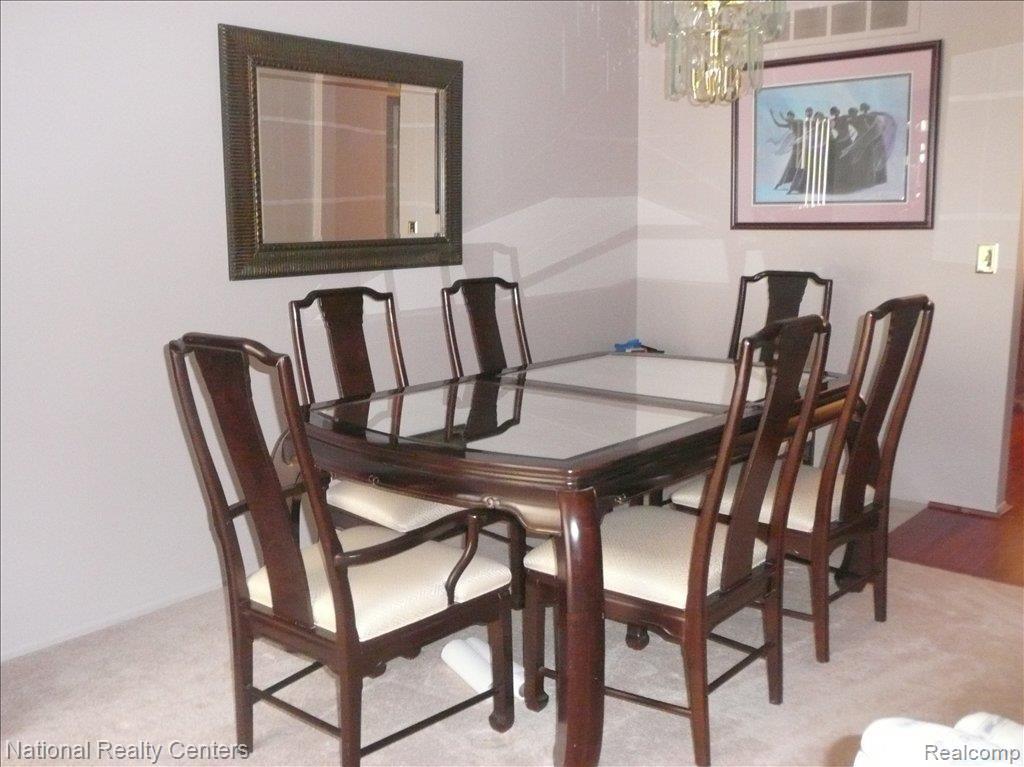 643 Tennyson Rochester, MI 48307 - Photo 4 of 14 DINING ADJACENT TO LIVING ROOM