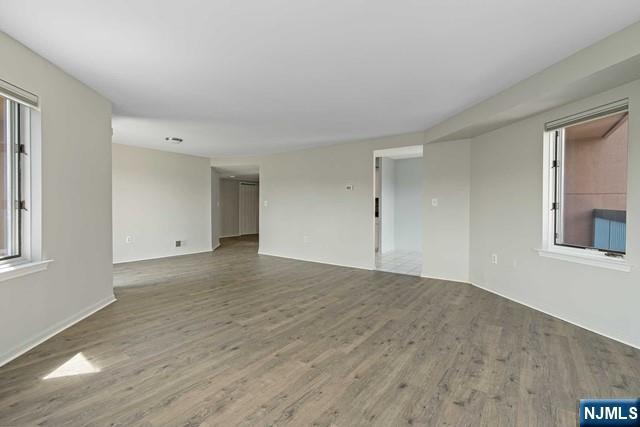 405 Williams Court, Unit 405 Edgewater, NJ 07020 - Photo 5 of 27