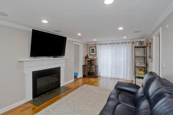 $499,999 | 68 Hazardville Road, Longmeadow, MA 01106