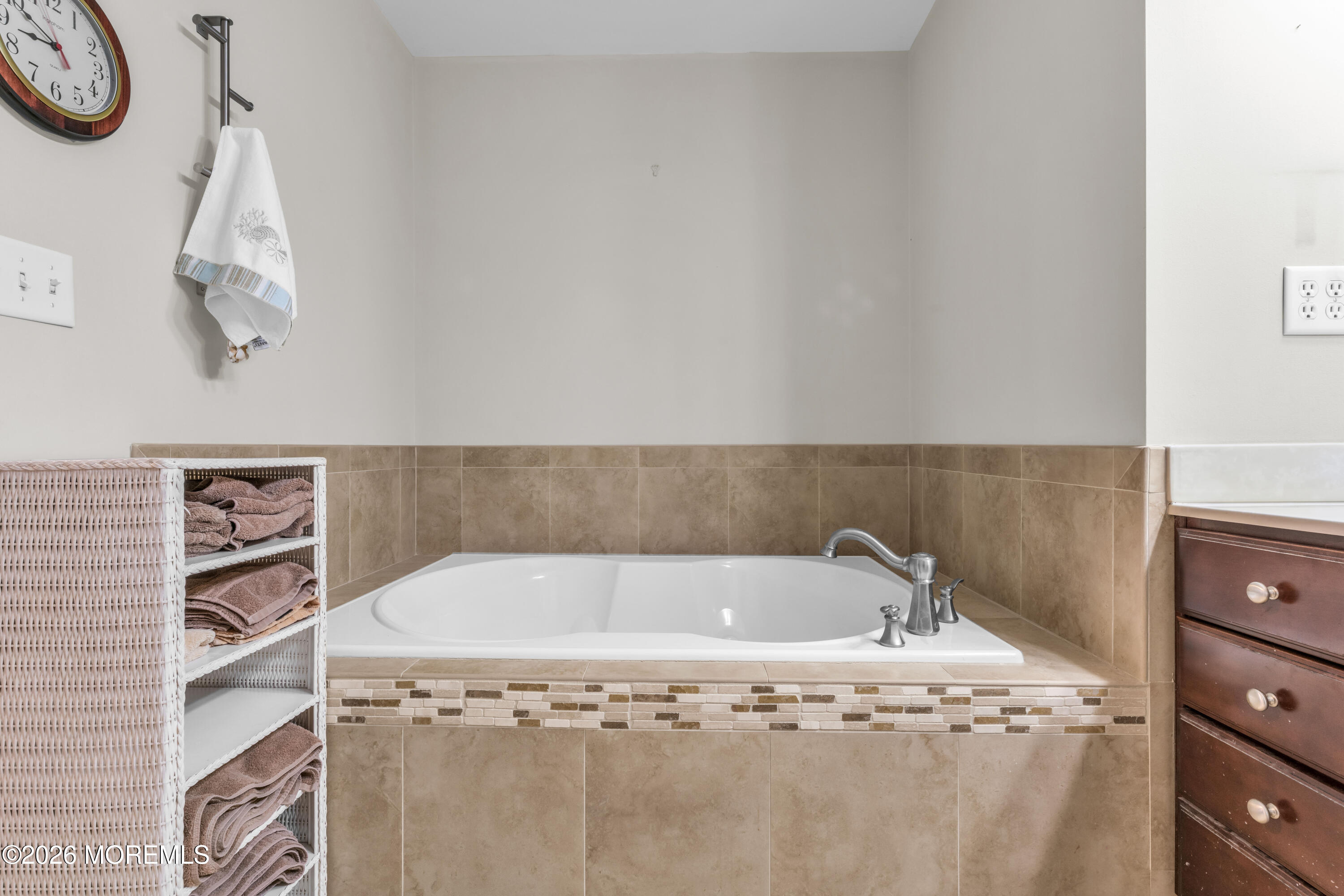 204 April Way Middletown, NJ 07748 - Photo 22 of 38 photos_high_resolution_HOM00730