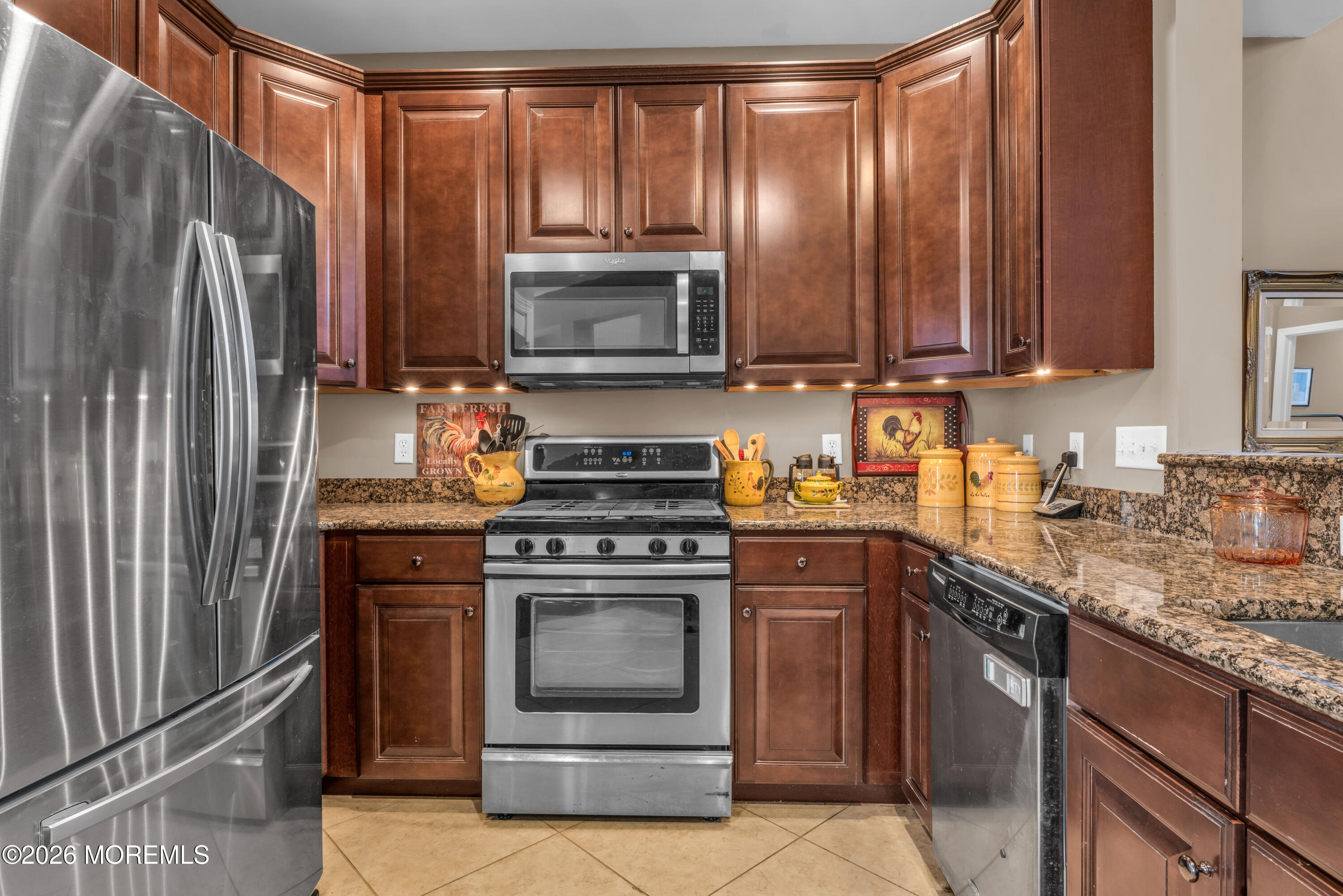 204 April Way Middletown, NJ 07748 - Photo 3 of 38 photos_high_resolution_HOM00665