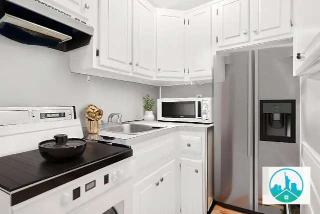 $628,000 | 112 West 72nd Street, Unit PHC | Upper West Side