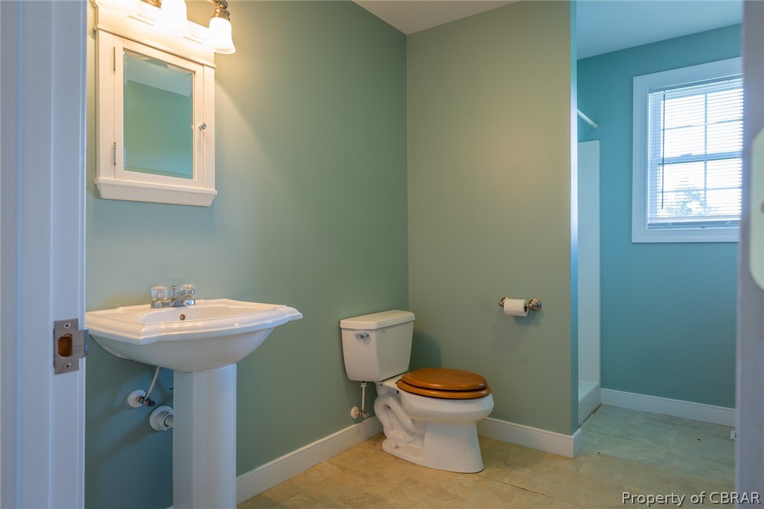 3861 Irvington Road Irvington, VA 22480 - Photo 28 of 30 Guest apartment bathroom.