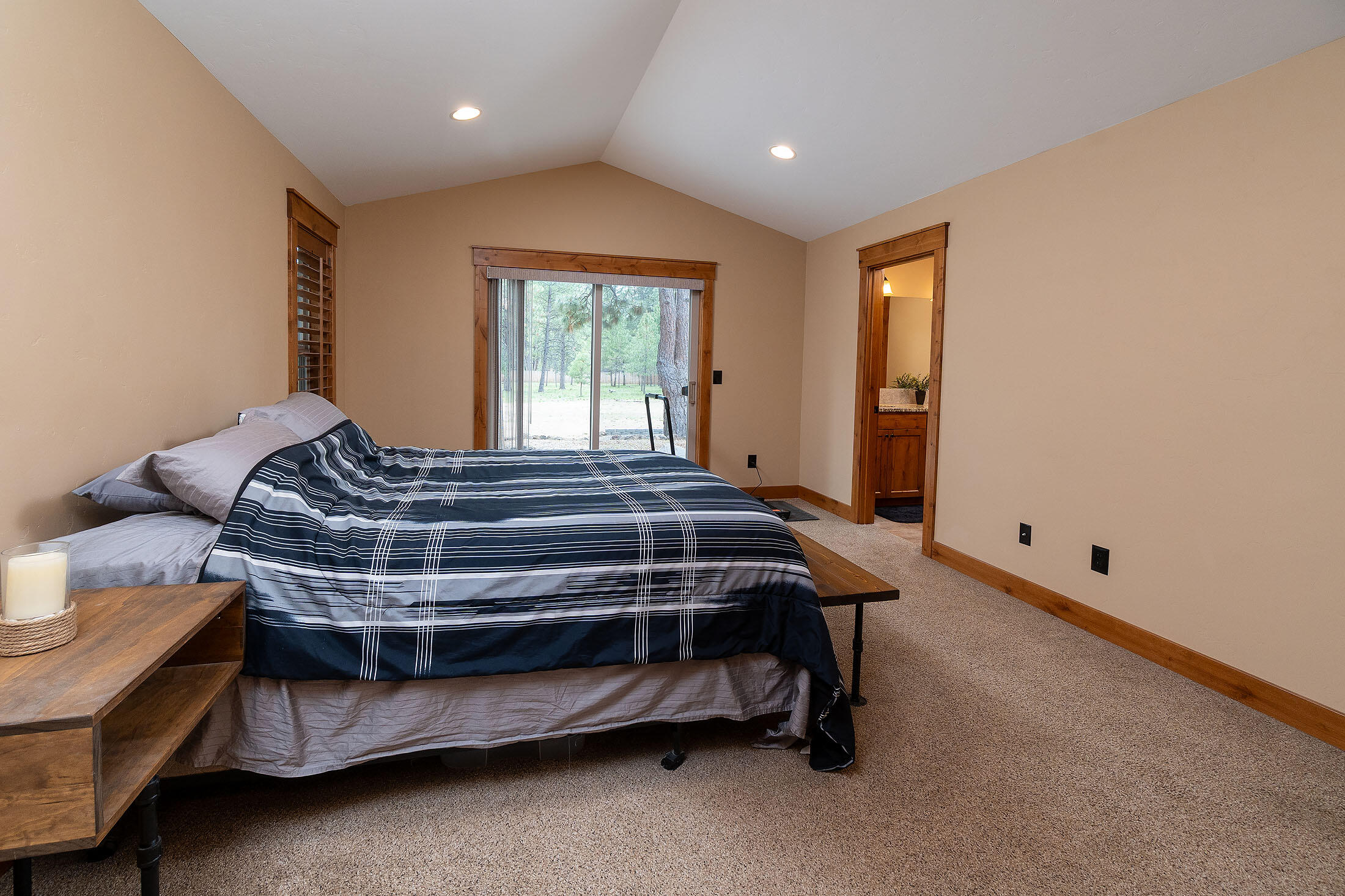 19053 Pumice Butte Road Bend, OR 97702 - Photo 8 of 20 With vaulted ceiling & large walk-in-closet!