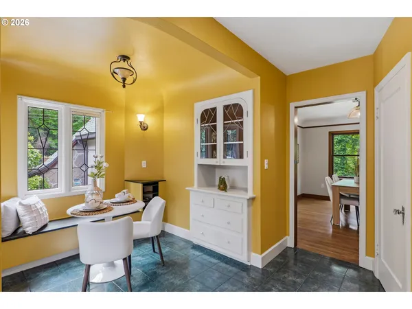 $1,250,000 | 6164 Southwest Capitol Highway, Portland, OR 97239