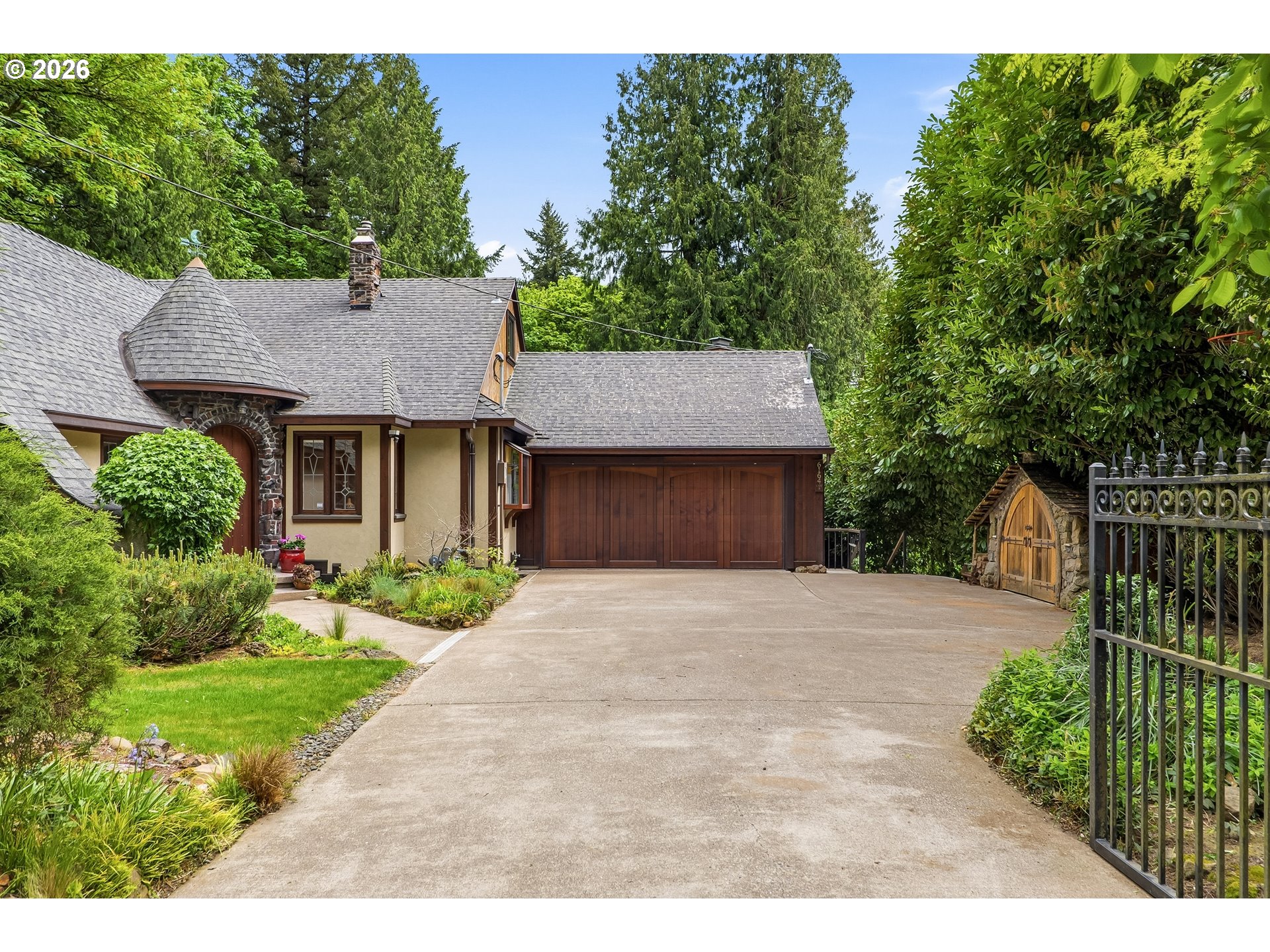 6164 Southwest Capitol Highway Portland, OR 97239 - Photo 2 of 48 Driveway