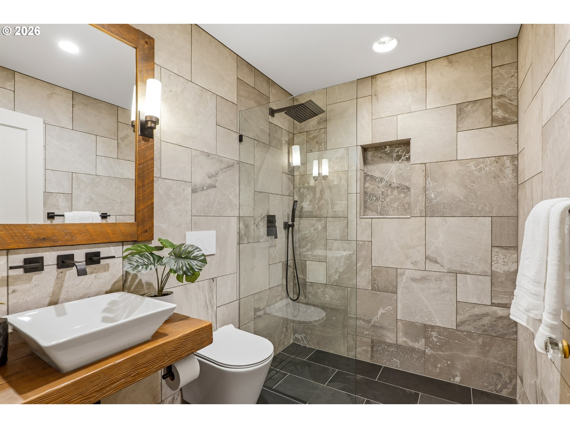 6164 Southwest Capitol Highway Portland, OR 97239 - Photo 21 of 48 Bathroom