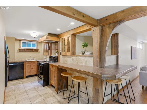 $1,250,000 | 6164 Southwest Capitol Highway, Portland, OR 97239