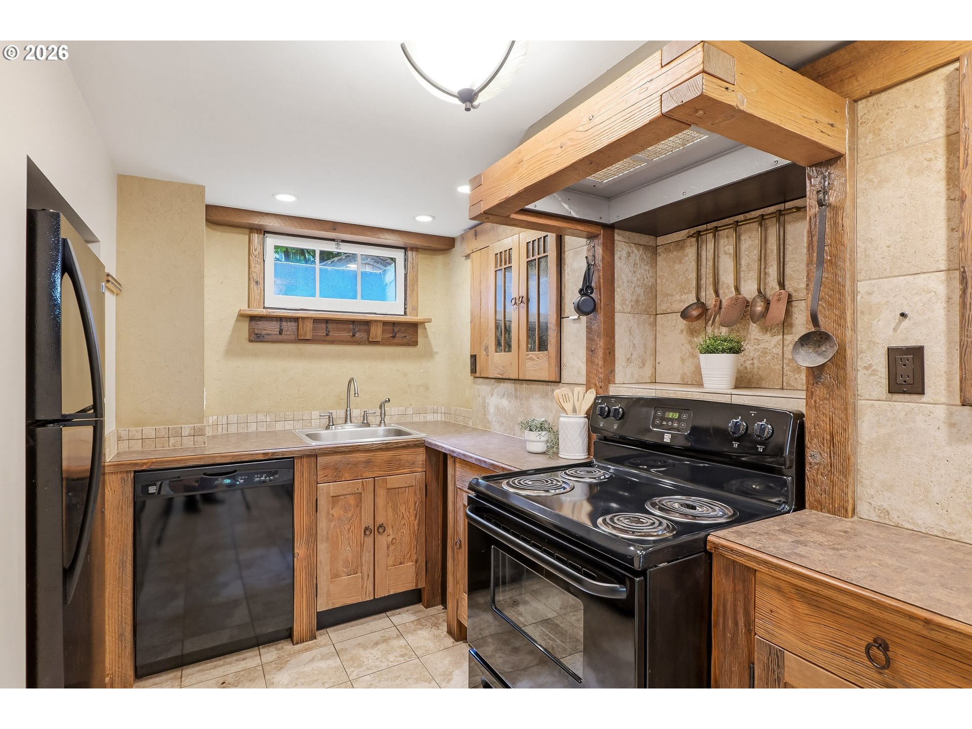 6164 Southwest Capitol Highway Portland, OR 97239 - Photo 30 of 48 Kitchen