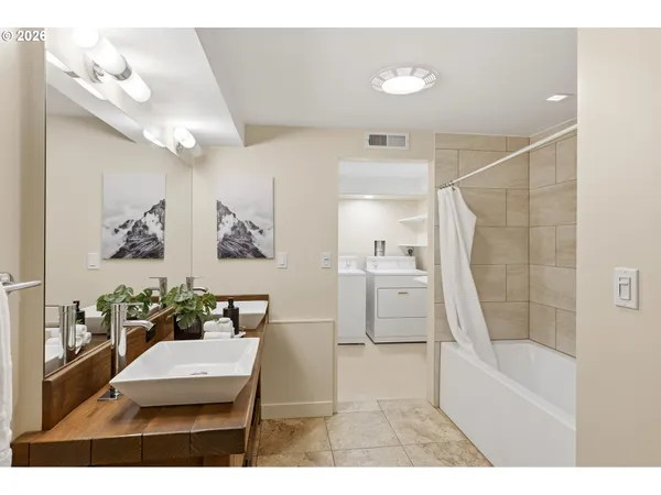 $1,250,000 | 6164 Southwest Capitol Highway, Portland, OR 97239