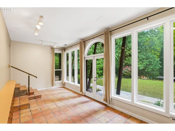 $1,250,000 | 6164 Southwest Capitol Highway, Portland, OR 97239