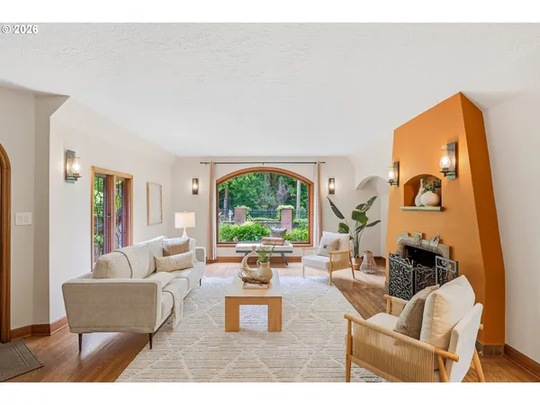 $1,250,000 | 6164 Southwest Capitol Highway, Portland, OR 97239