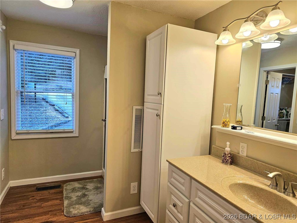 1185 Oval Road Climax Springs, MO 65324 - Photo 7 of 47 Primary ensuite