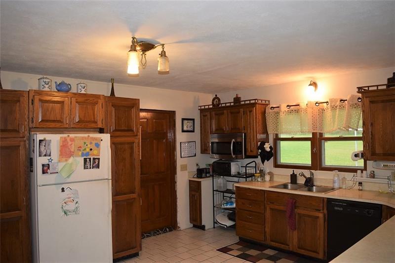 541 Congress Hill Road Franklin, PA 16323 - Photo 2 of 23