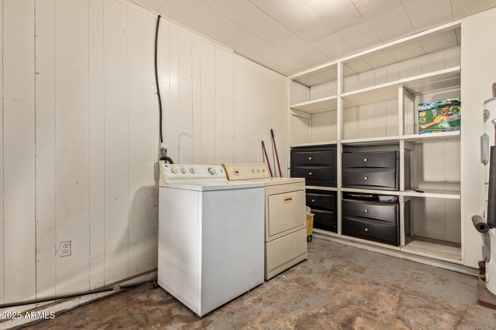 5439 West Osborn Road Phoenix, AZ 85031 - Photo 16 of 22 a utility room with dryer and washer