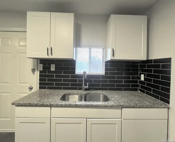 $1,300 | 1217 Keats Street, San Antonio, TX 78211