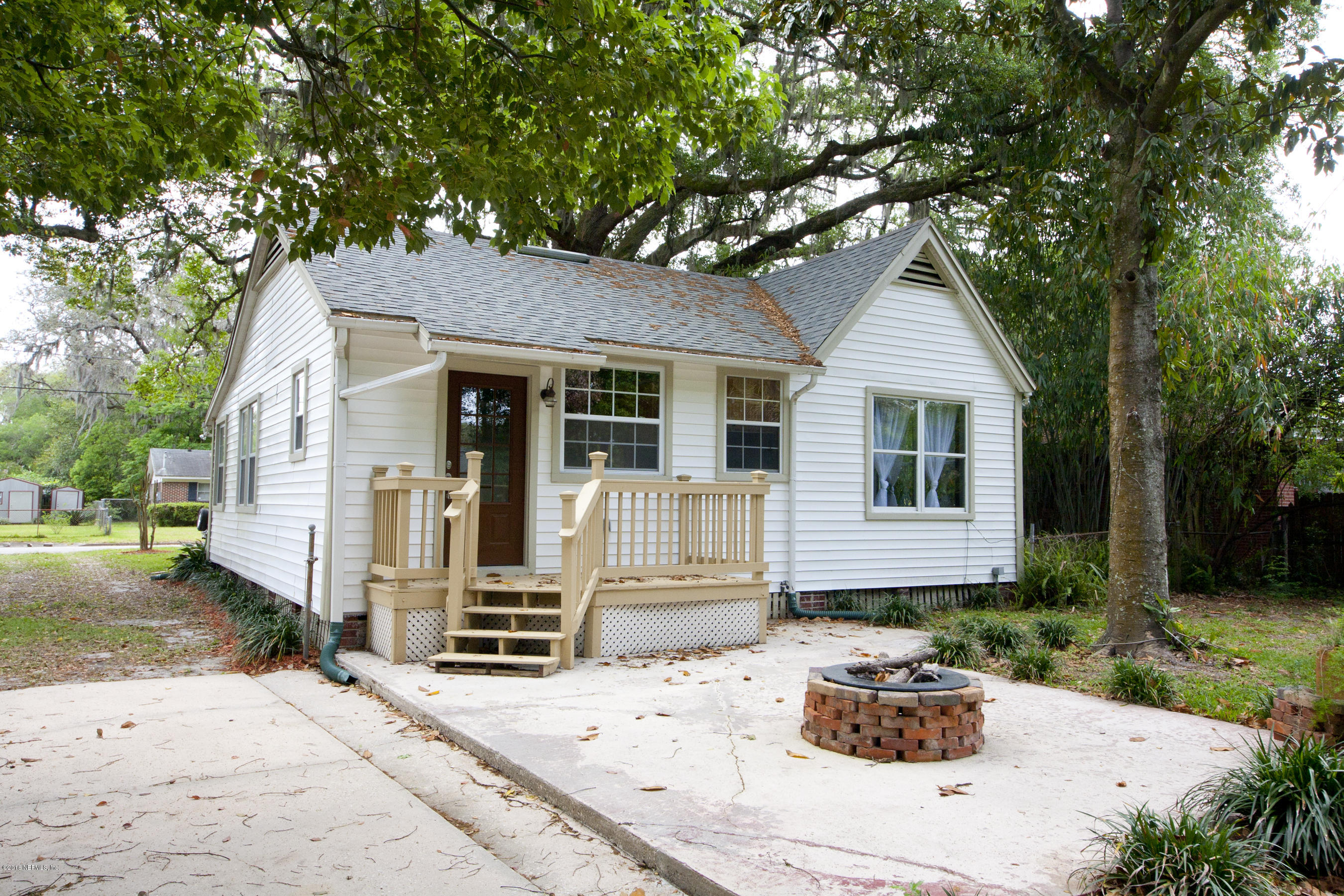 2614 Merwyn Road Jacksonville, FL 32207 - Photo 4 of 24 back of house