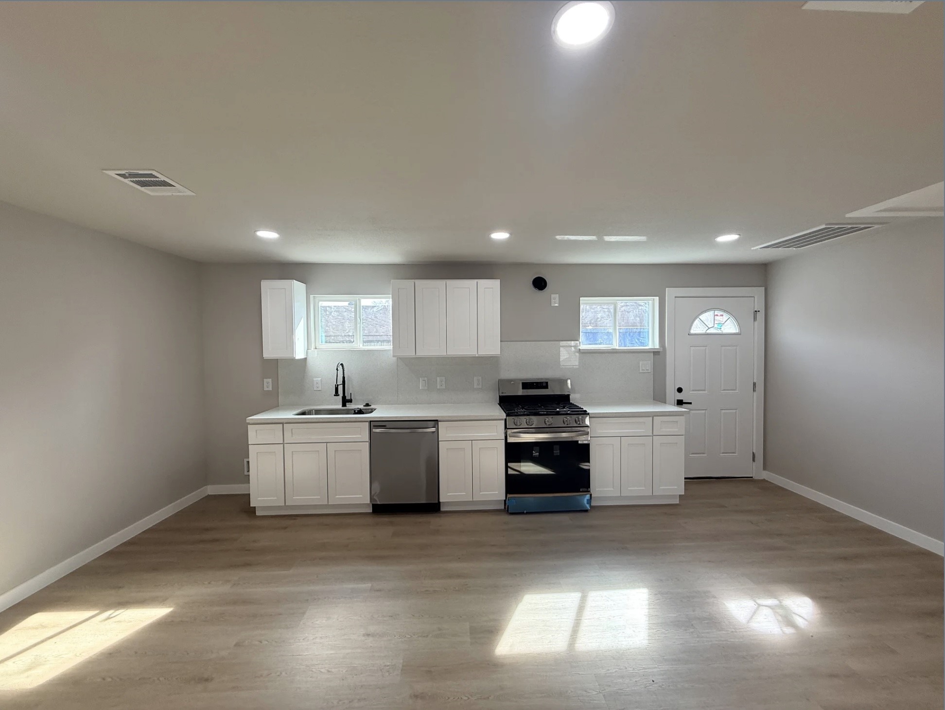 7909 Ford Street, Unit 2 Houston, TX 77012 - Photo 2 of 3