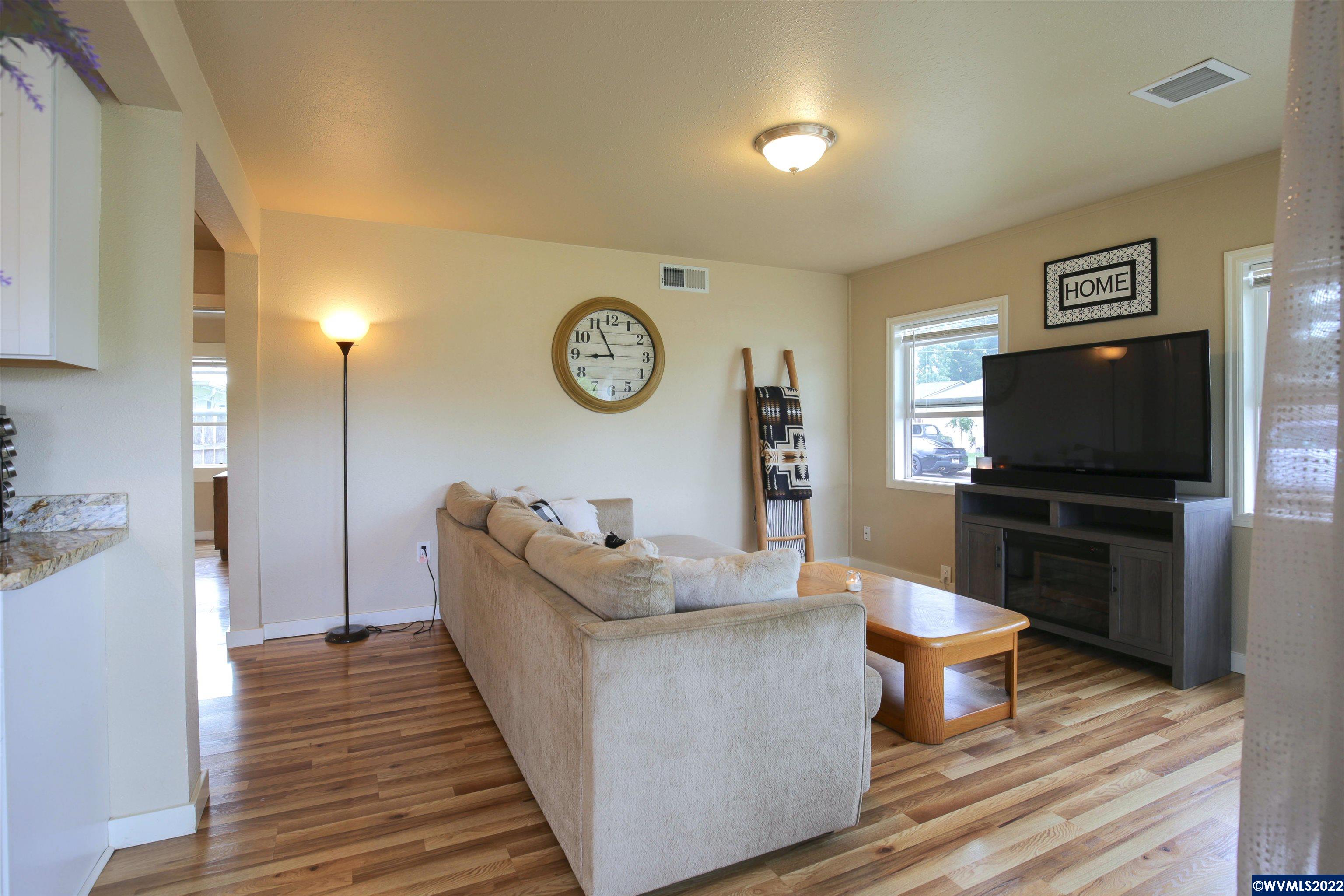 215 Southwest Jasper Street Dallas, OR 97338 - Photo 8 of 42 Gallery Image 8
