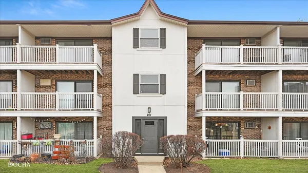 $2,000 | 201 North Gregory Street, Unit 15, Aurora, IL 60504