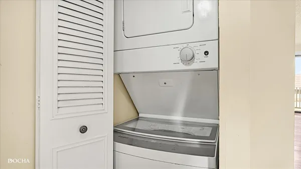 $2,000 | 201 North Gregory Street, Unit 15, Aurora, IL 60504