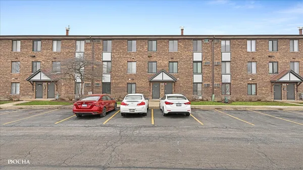 $2,000 | 201 North Gregory Street, Unit 15, Aurora, IL 60504