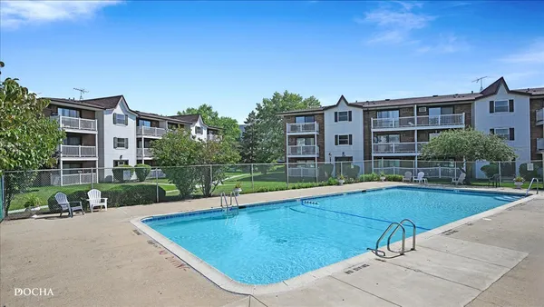 $2,000 | 201 North Gregory Street, Unit 15, Aurora, IL 60504