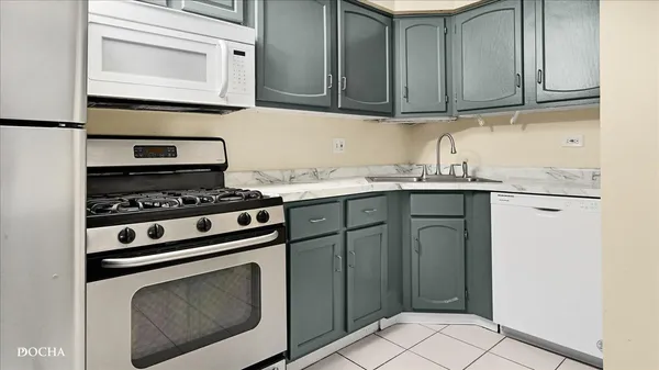 $2,000 | 201 North Gregory Street, Unit 15, Aurora, IL 60504
