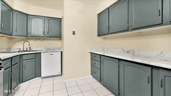 $2,000 | 201 North Gregory Street, Unit 15, Aurora, IL 60504