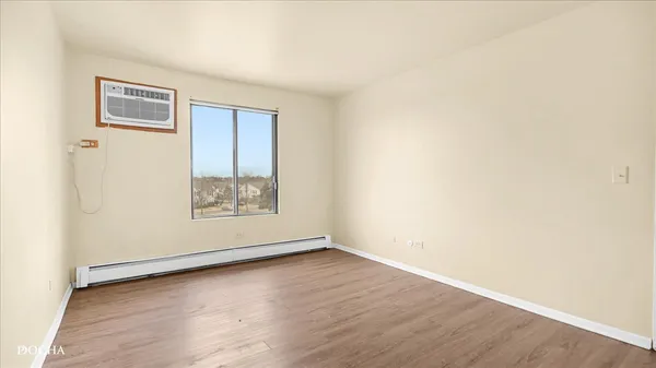 $2,000 | 201 North Gregory Street, Unit 15, Aurora, IL 60504