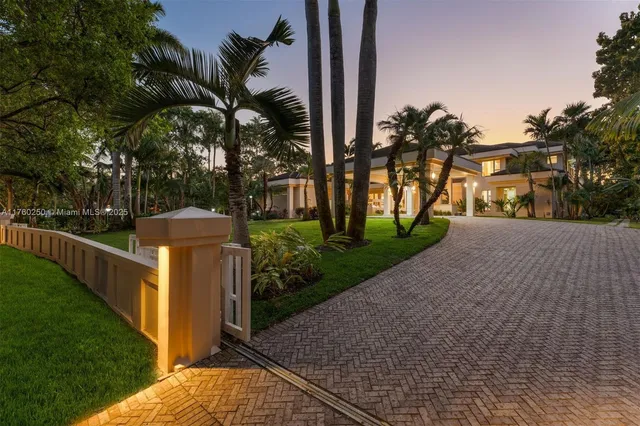 a view of a backyard of the house